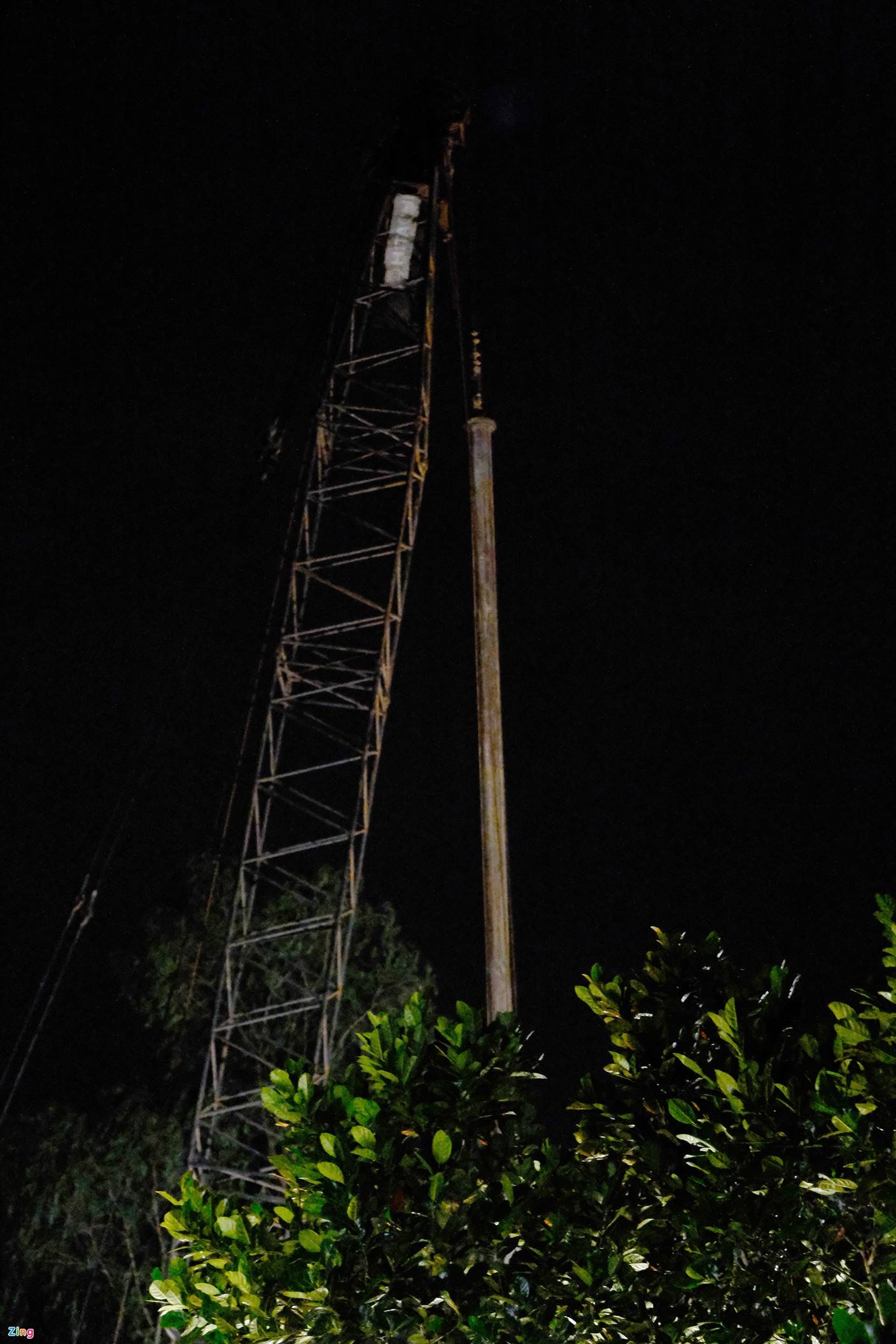 Tạm ngừng cứu hộ bé trai bị rơi xuống trụ bê tông-3