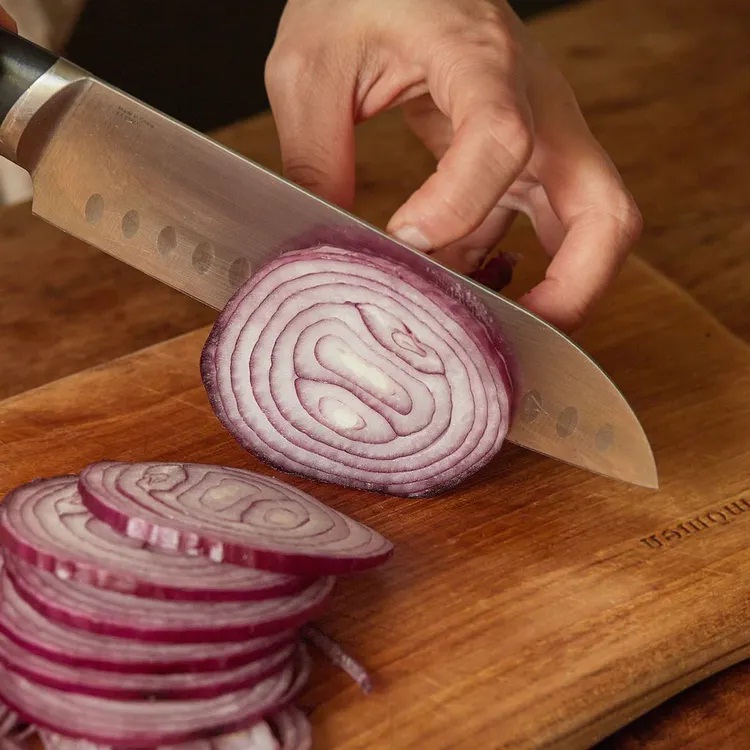 Hành tây ngâm chua ngọt: Món ngon chống ngán mới lạ cho ngày Tết-2