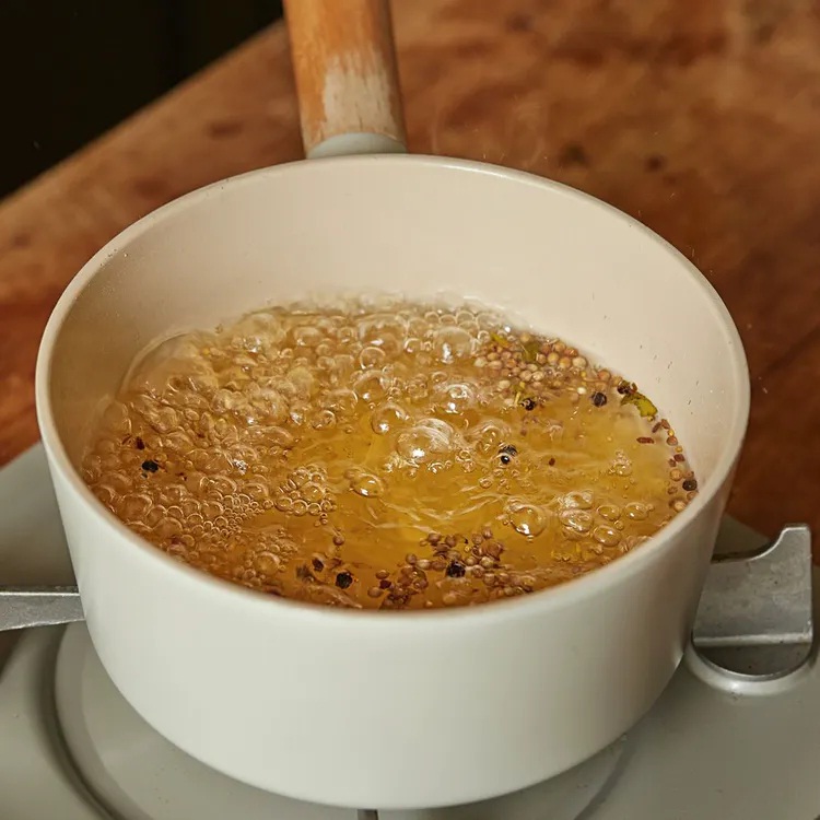 Hành tây ngâm chua ngọt: Món ngon chống ngán mới lạ cho ngày Tết-3