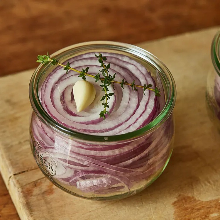 Hành tây ngâm chua ngọt: Món ngon chống ngán mới lạ cho ngày Tết-4