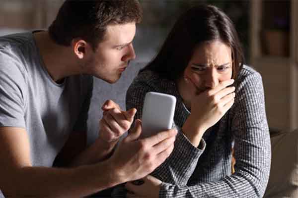 Bị ốm chồng vội vàng về chăm, vợ choáng nặng khi phát hiện bí mật ông xã giấu kín bao năm-3