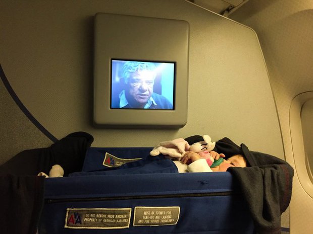 Khi trẻ em là hành khách trên khoang hạng nhất: Xin hãy thông cảm cho cha mẹ các con-3