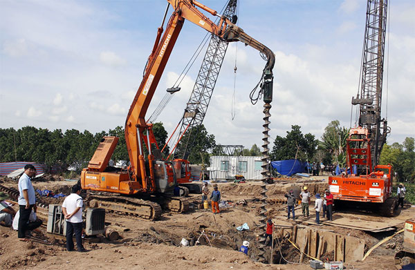 Phó Chủ tịch Đồng Tháp tiên lượng tình trạng sức khỏe bé trai bị rơi xuống trụ bê tông-4