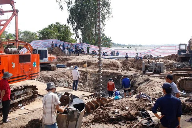 Nỗ lực triển khai phương án mới nhất giải cứu bé trai 10 tuổi lọt trụ bê tông-1