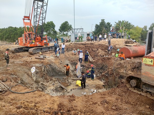 Hiện trường hơn 50 giờ căng như dây đàn cứu bé trai rơi xuống hố bê tông 35m-4