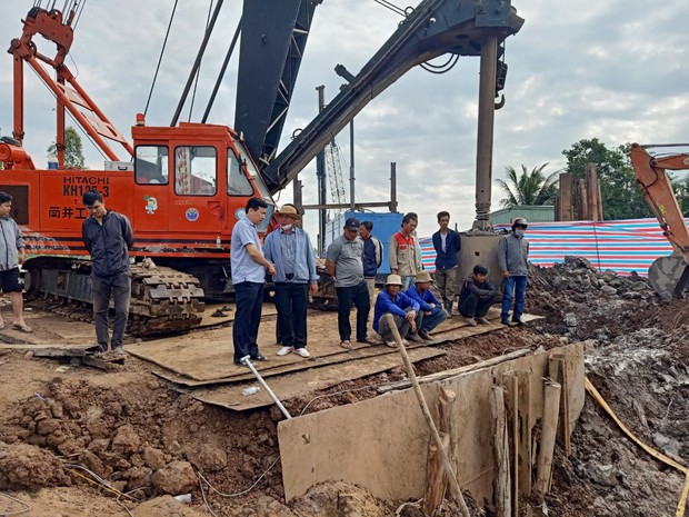 Hiện trường hơn 50 giờ căng như dây đàn cứu bé trai rơi xuống hố bê tông 35m-10