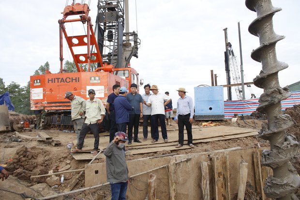 Ông ngoại bé trai 10 tuổi lọt xuống trụ bê tông ở Đồng Tháp: Thằng bé học giỏi lắm…”-2