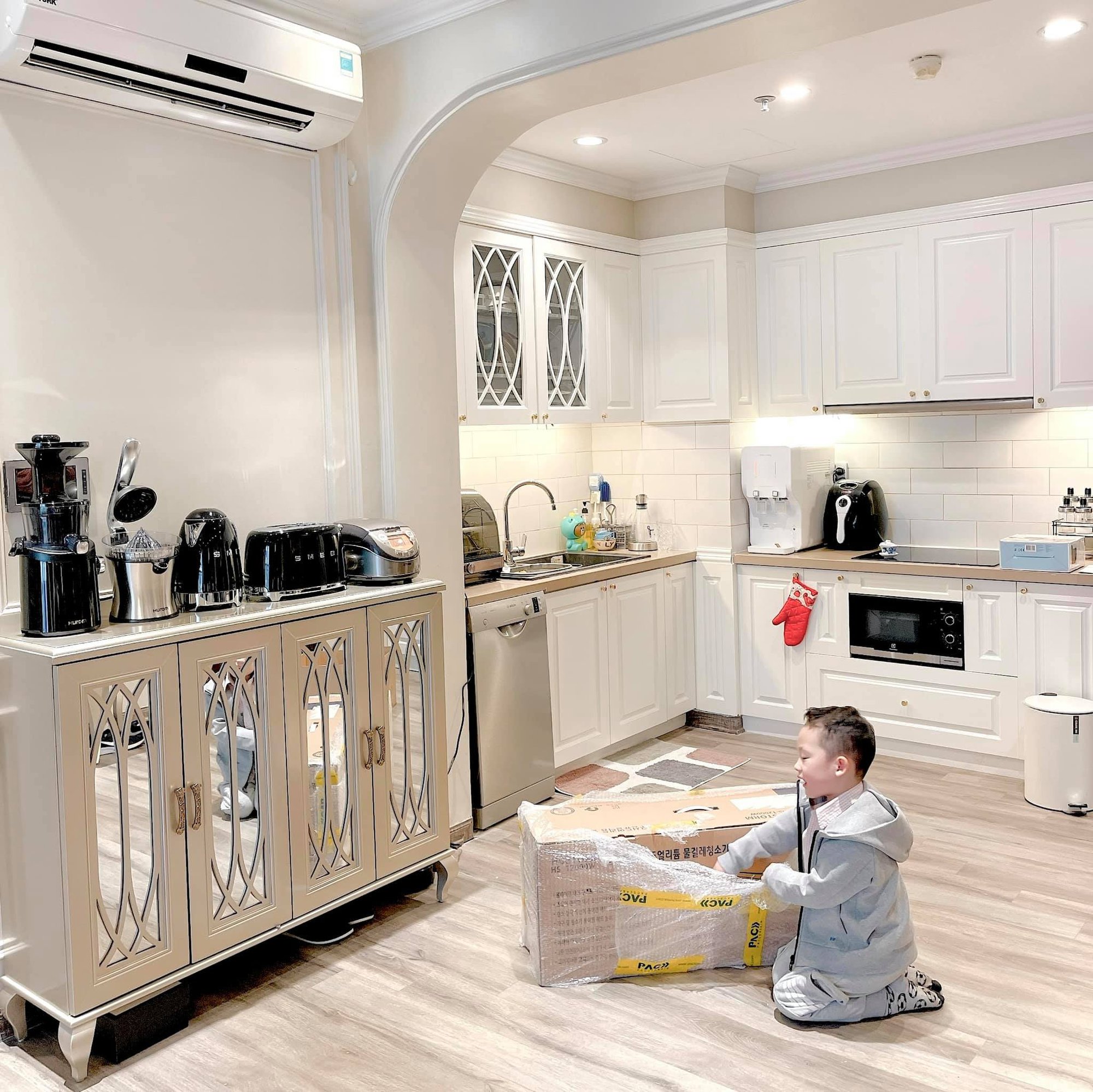 Tình cũ của Mạc Hồng Quân khoe ảnh hiếm bên con, căn nhà bạc tỷ minh chứng sự khéo léo, độc lập nuôi dạy con khi làm mẹ đơn thân-10