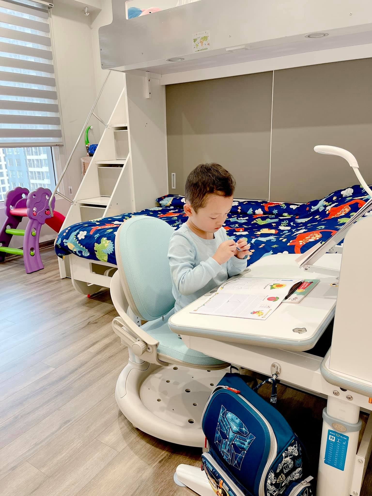 Tình cũ của Mạc Hồng Quân khoe ảnh hiếm bên con, căn nhà bạc tỷ minh chứng sự khéo léo, độc lập nuôi dạy con khi làm mẹ đơn thân-12