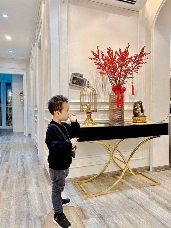 Tình cũ của Mạc Hồng Quân khoe ảnh hiếm bên con, căn nhà bạc tỷ minh chứng sự khéo léo, độc lập nuôi dạy con khi làm mẹ đơn thân-9