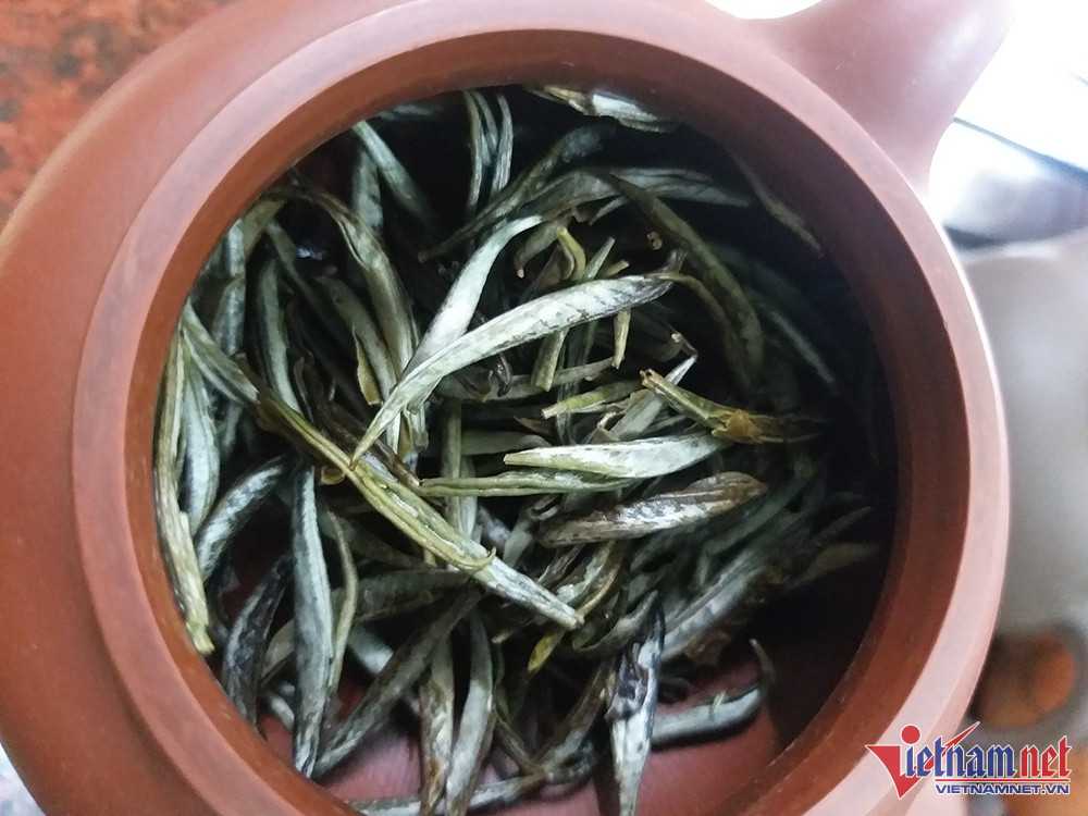Nhà giàu Việt chi bạc triệu săn bạch trà 500 năm tuổi dịp Tết-2