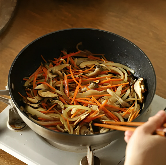 Giảm cân đón Tết với món miến xào rau củ ngon lành cho bữa tối-5