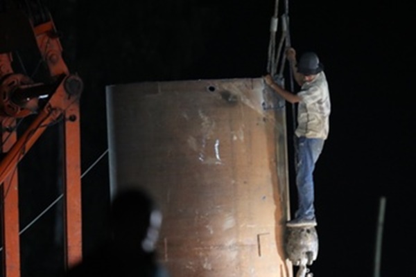 Phản ứng của bé trai Trung Quốc khi mẹ bị ngất-1