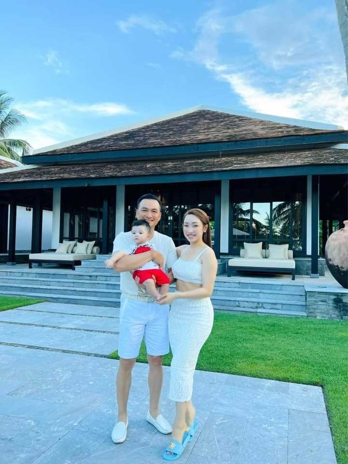 Chi Bảo chăm con cực khéo khi làm bố ở tuổi 50-5