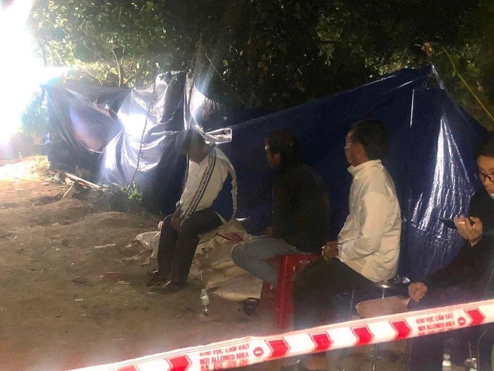 Xót xa gia cảnh khó khăn của gia đình bé trai rơi xuống trụ bê tông sâu 35m-4