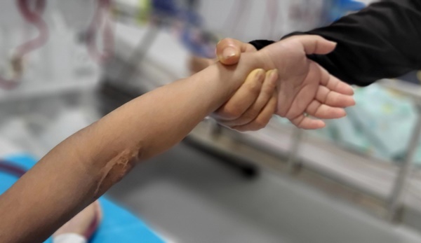 Những đứa trẻ trong phòng chạy thận-2