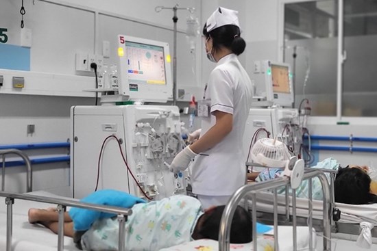 Những đứa trẻ trong phòng chạy thận