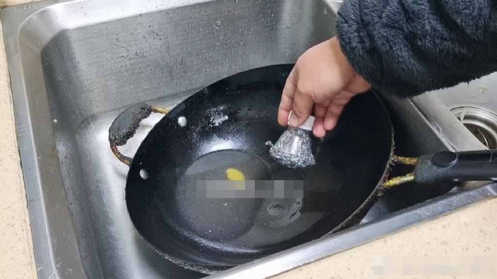 Rửa bát vào mùa đông quá lạnh, dùng chai nhựa kiểu này không còn sợ cóng tay nữa-8