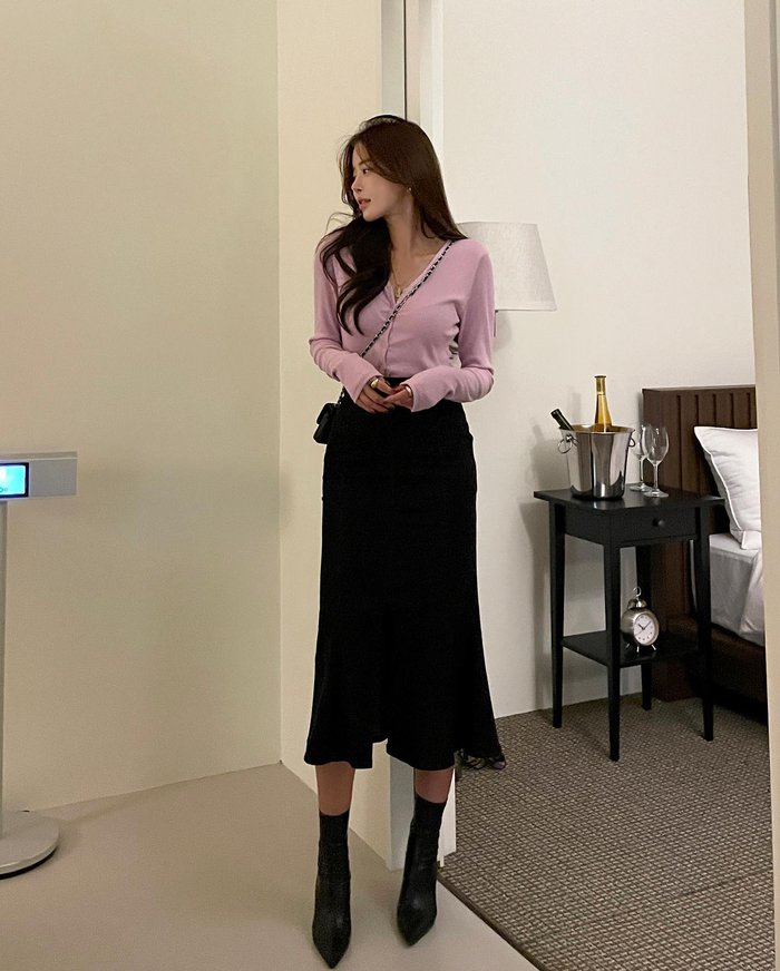 10 công thức diện chân váy đen giúp phong cách thăng hạng-4