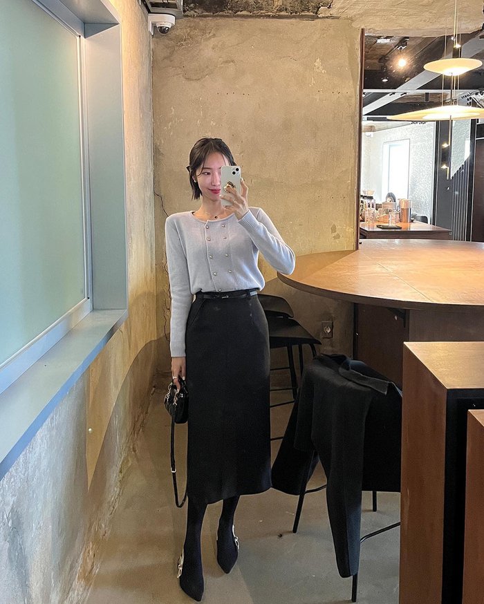 10 công thức diện chân váy đen giúp phong cách thăng hạng-5