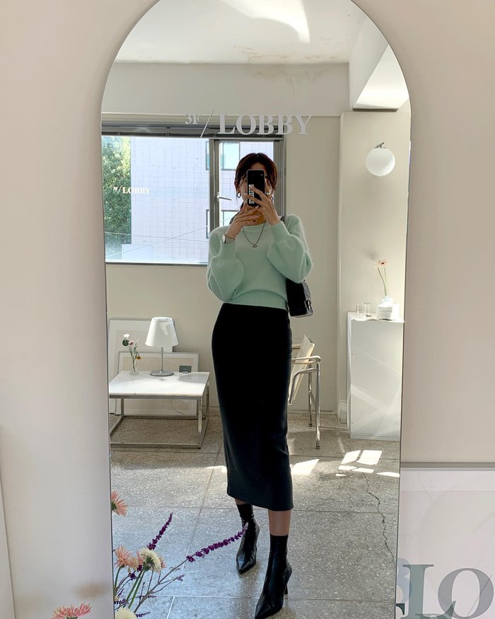 10 công thức diện chân váy đen giúp phong cách thăng hạng-6