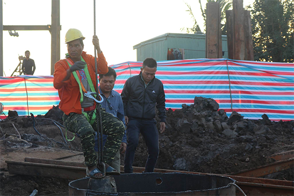 Bé trai lọt xuống trụ bê tông: Quân khu 9 hỗ trợ gia đình nạn nhân 1 căn nhà-3