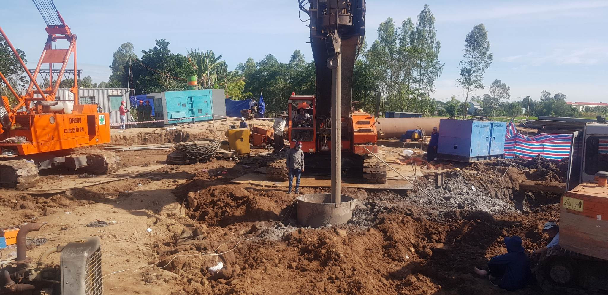 Giải cứu bé trai 10 tuổi, đề nghị hỗ trợ thiết bị quan sát trong lòng ống-2