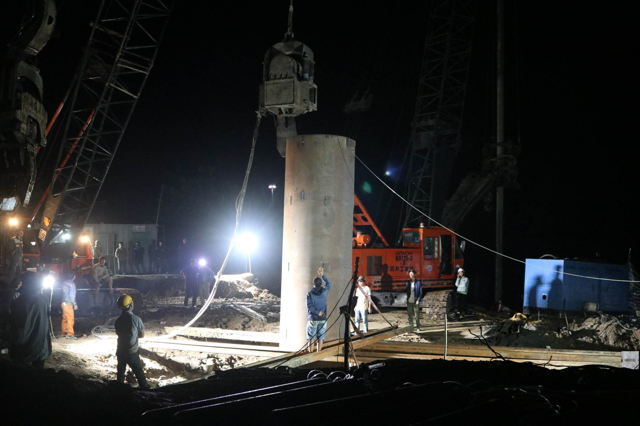 Giải cứu bé trai 10 tuổi, đề nghị hỗ trợ thiết bị quan sát trong lòng ống-1