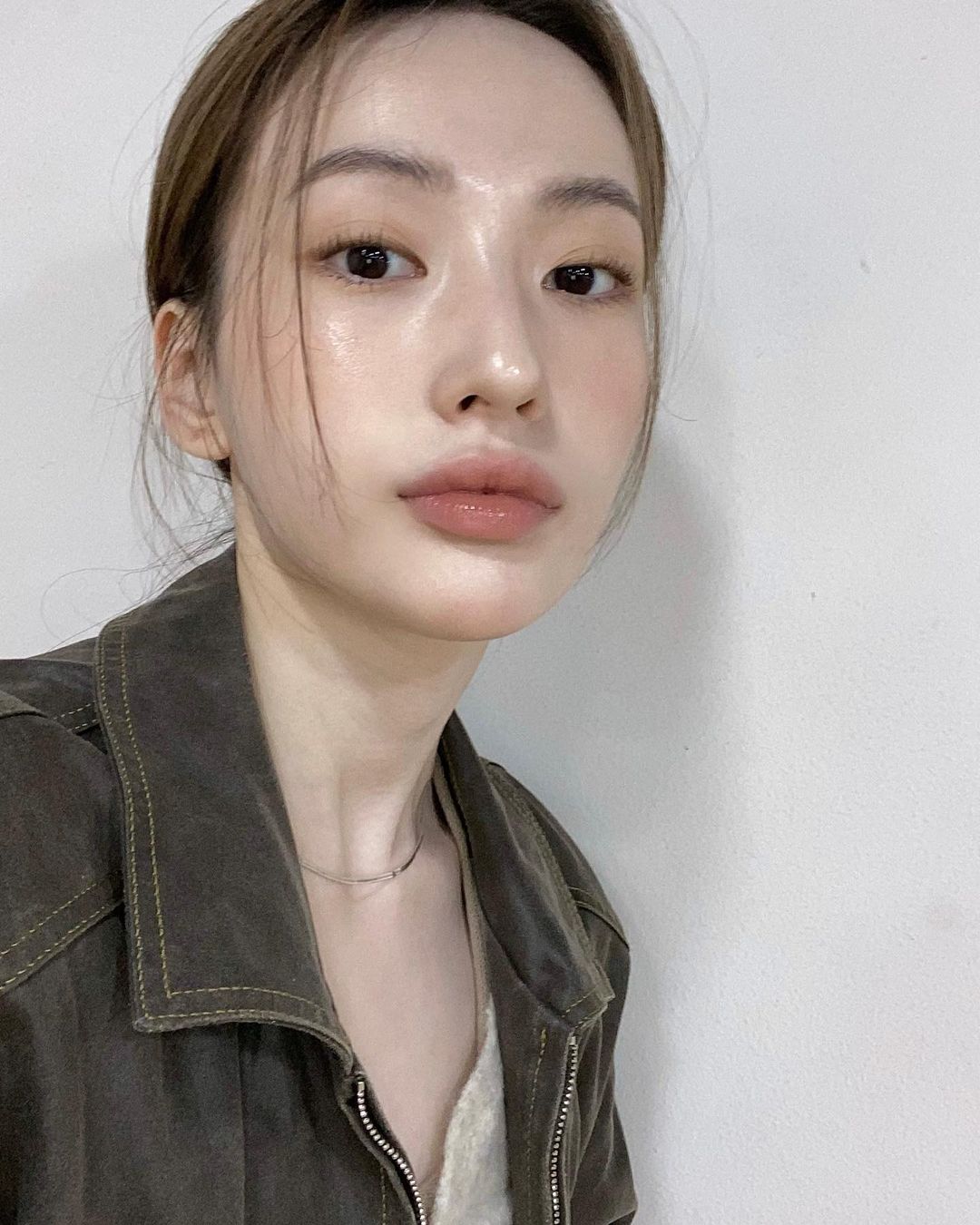 5 chiêu giúp nàng công sở tăng hiệu quả của kem dưỡng để da căng mọng-2