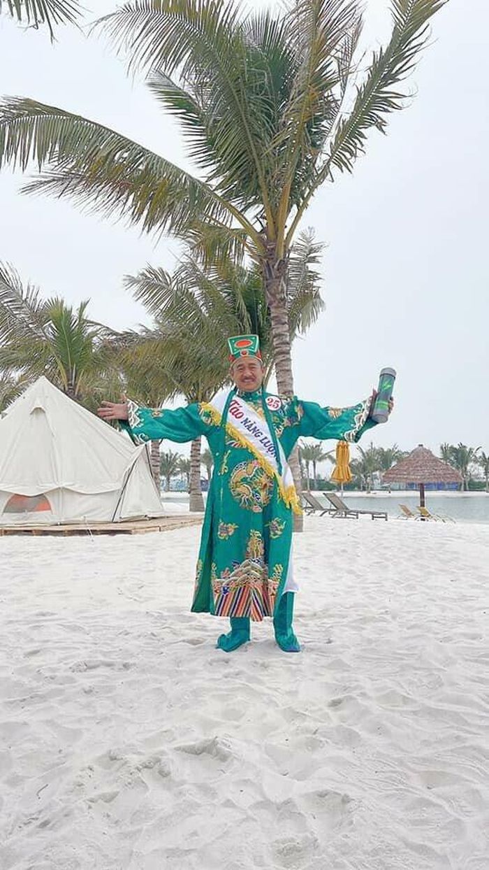 Lộ ảnh Táo Giao thông Chí Trung đeo sash như thi hoa hậu ở Táo Quân 2023-3