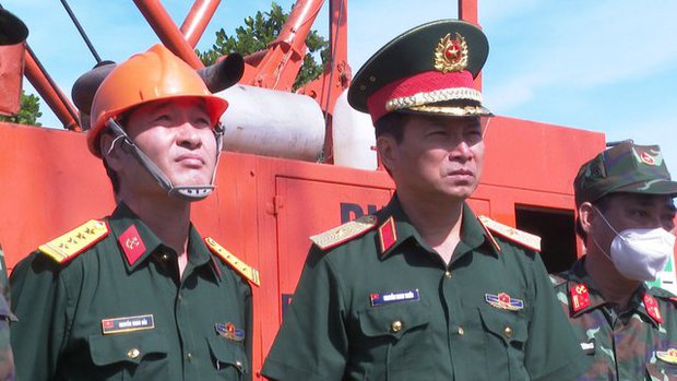 Bé trai ở Đồng Tháp tiên lượng rất xấu, dự kiến chiều 3/1 sẽ kéo trụ rồi cắt từng đoạn để đưa bé ra-4