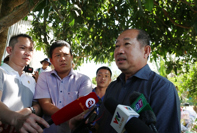 Bé trai ở Đồng Tháp tiên lượng rất xấu, dự kiến chiều 3/1 sẽ kéo trụ rồi cắt từng đoạn để đưa bé ra-6