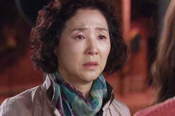 Thấy chị dâu cũ cặp kè tình già vào khách sạn, tôi khinh bỉ rồi phải tối sầm mặt trước sự thật-3