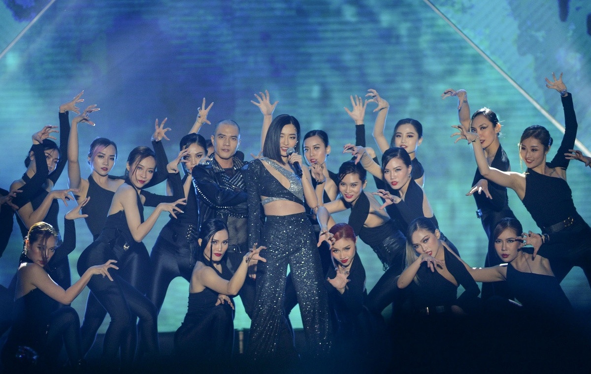 Tóc Tiên như nô tì của CL và chuyện sao Việt bị fan phân biệt đối xử-2