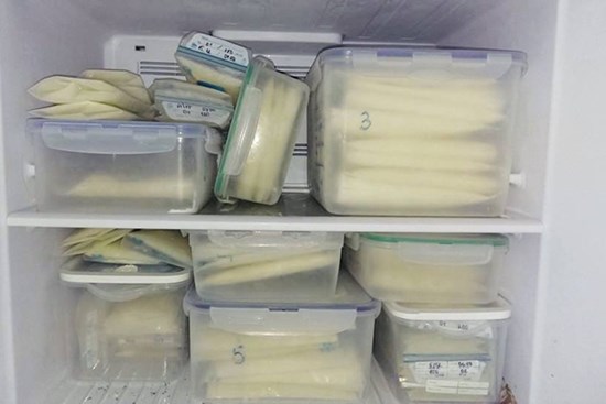Cách rã đông sữa mẹ nhanh cấp tốc mà vẫn giữ nguyên dưỡng chất, mẹ bỉm sữa nào cũng cần