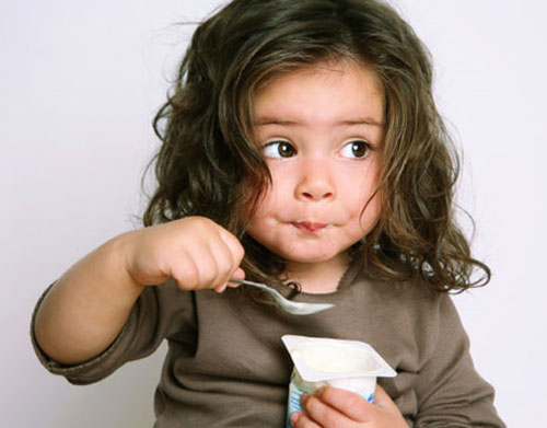 Trẻ mấy tháng ăn được sữa chua và những lợi ích chỉ thực sự hiệu quả khi cho trẻ ăn đúng cách-3