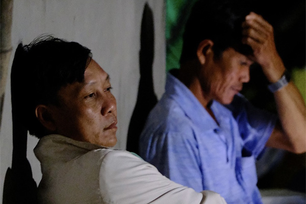 Va chạm giao thông trên cầu, bé trai rớt xuống sông, tài xế xe tải nhảy theo cứu, cả 2 bị nước cuốn trôi-3