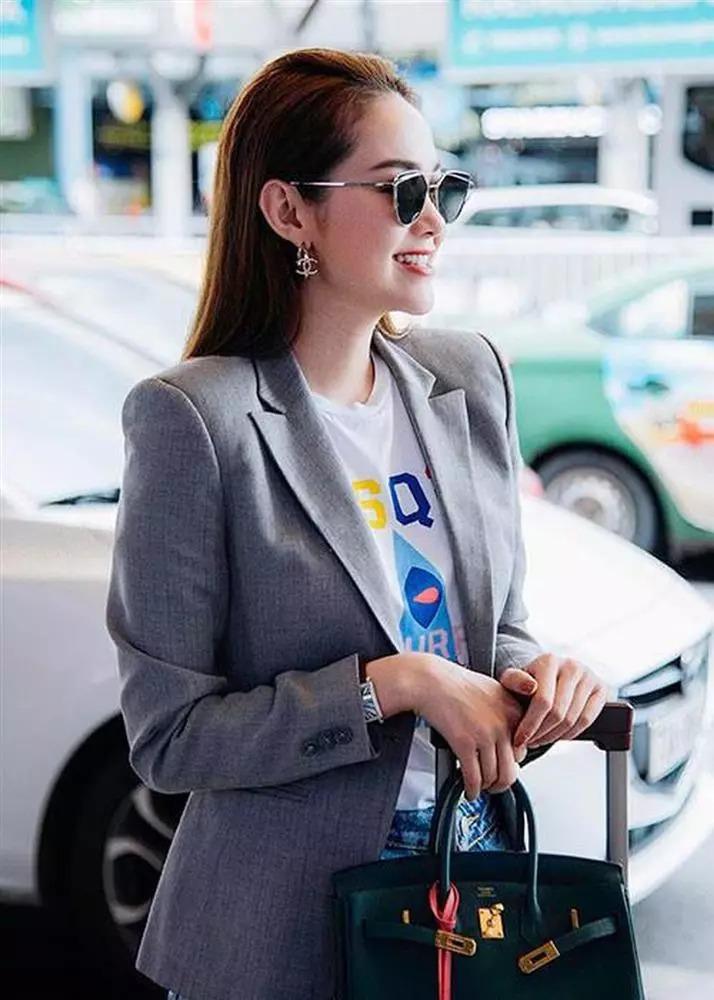 Minh Hằng ra sân bay mà như trình diễn thời trang-12