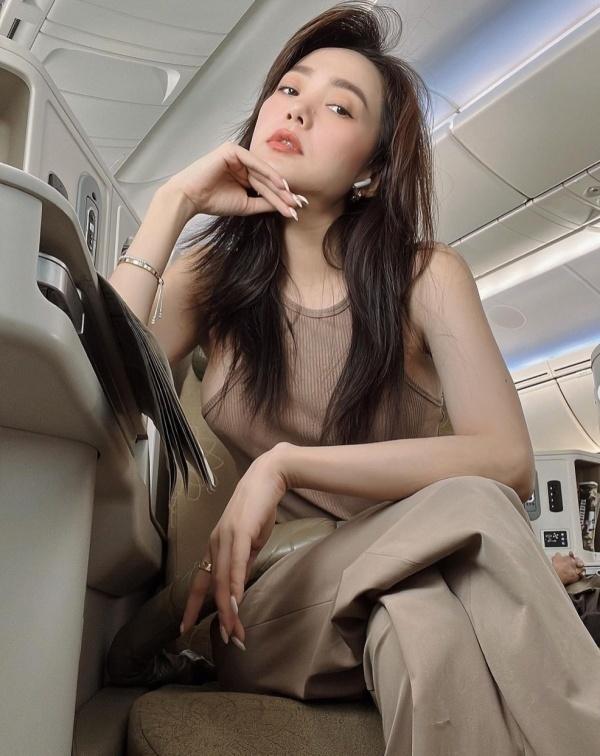 Minh Hằng ra sân bay mà như trình diễn thời trang-5