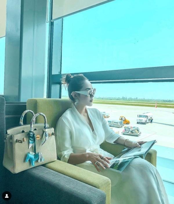 Minh Hằng ra sân bay mà như trình diễn thời trang-8