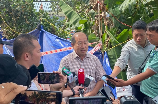 Dự kiến cuối ngày sẽ đưa cọc bê tông lên mặt đất để giải cứu bé trai mắc kẹt-1