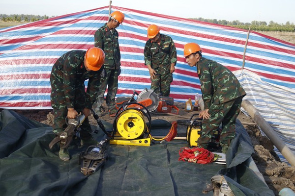 Thêm chuyên gia và một số Bộ hỗ trợ công tác cứu hộ cháu bé ở Đồng Tháp-6