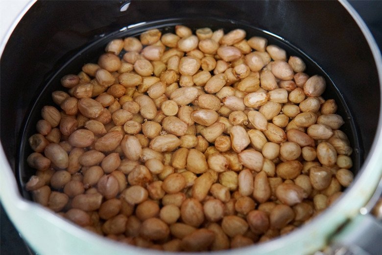 Làm lạc rang muối nên chiên nhiều hay ít dầu? Đầu bếp nói sự thật ai cũng ngã ngửa-4