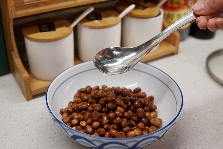 Làm lạc rang muối nên chiên nhiều hay ít dầu? Đầu bếp nói sự thật ai cũng ngã ngửa-5