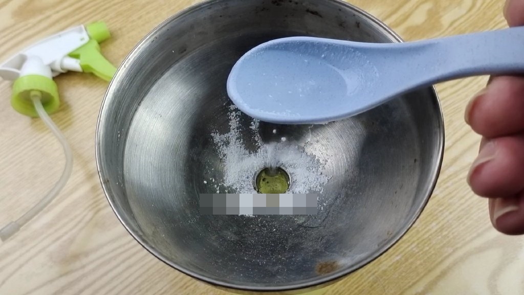 Máy hút mùi cả năm không lau, chỉ cần một lá cải thảo là máy sẽ như mới ngay mà không cần phải tháo-2