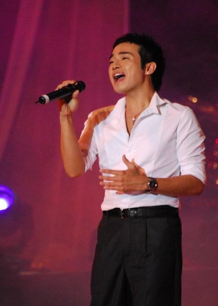 Chân dung nam ca sĩ đóng Thiên Lôi trong Táo Quân 2023-3