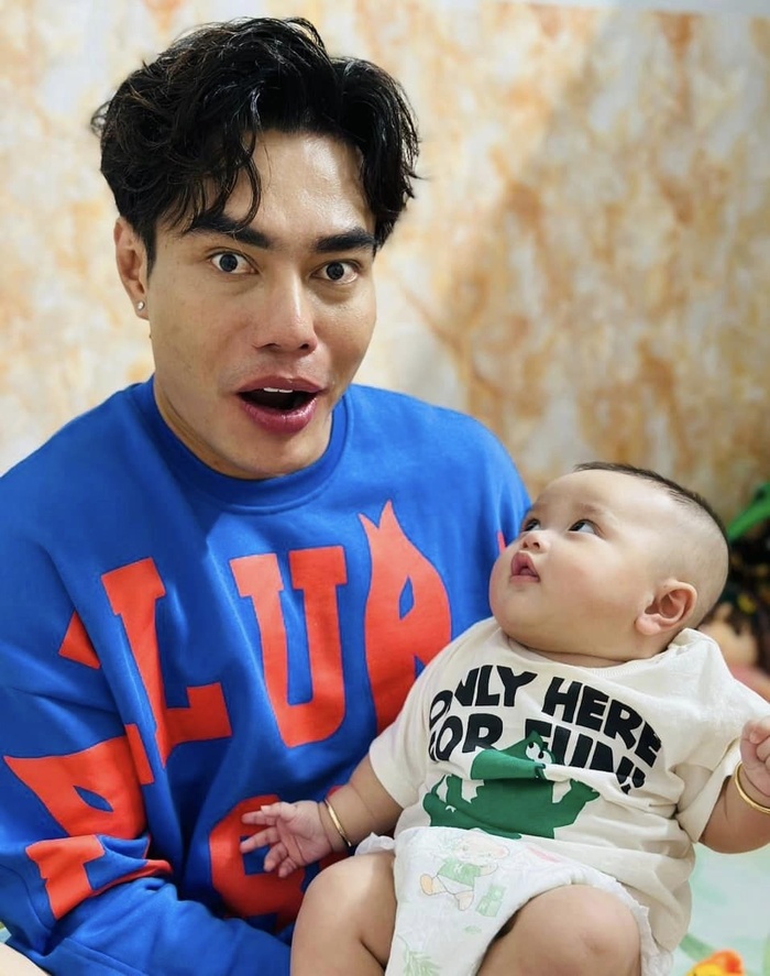 Lê Dương Bảo Lâm đi làm xa về nhìn thấy con trai mà bất ngờ-1