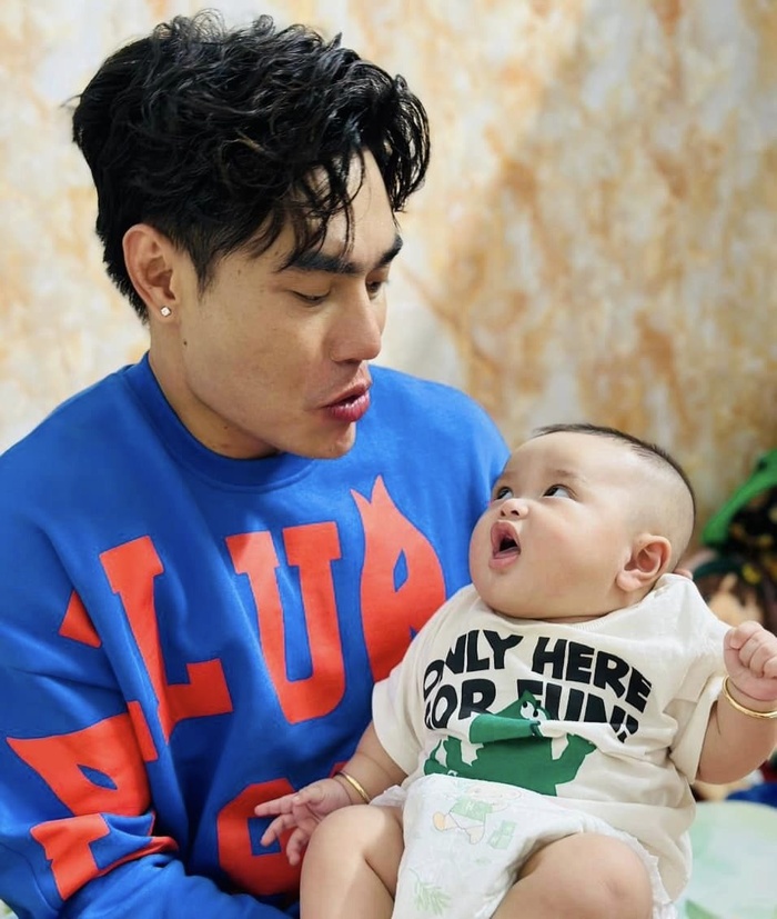 Lê Dương Bảo Lâm đi làm xa về nhìn thấy con trai mà bất ngờ-2