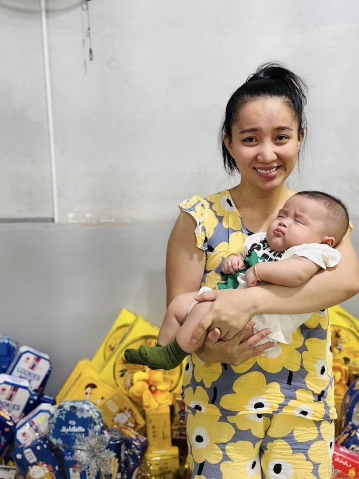 Lê Dương Bảo Lâm đi làm xa về nhìn thấy con trai mà bất ngờ-3