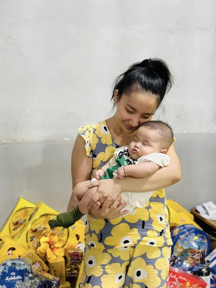 Lê Dương Bảo Lâm đi làm xa về nhìn thấy con trai mà bất ngờ-4